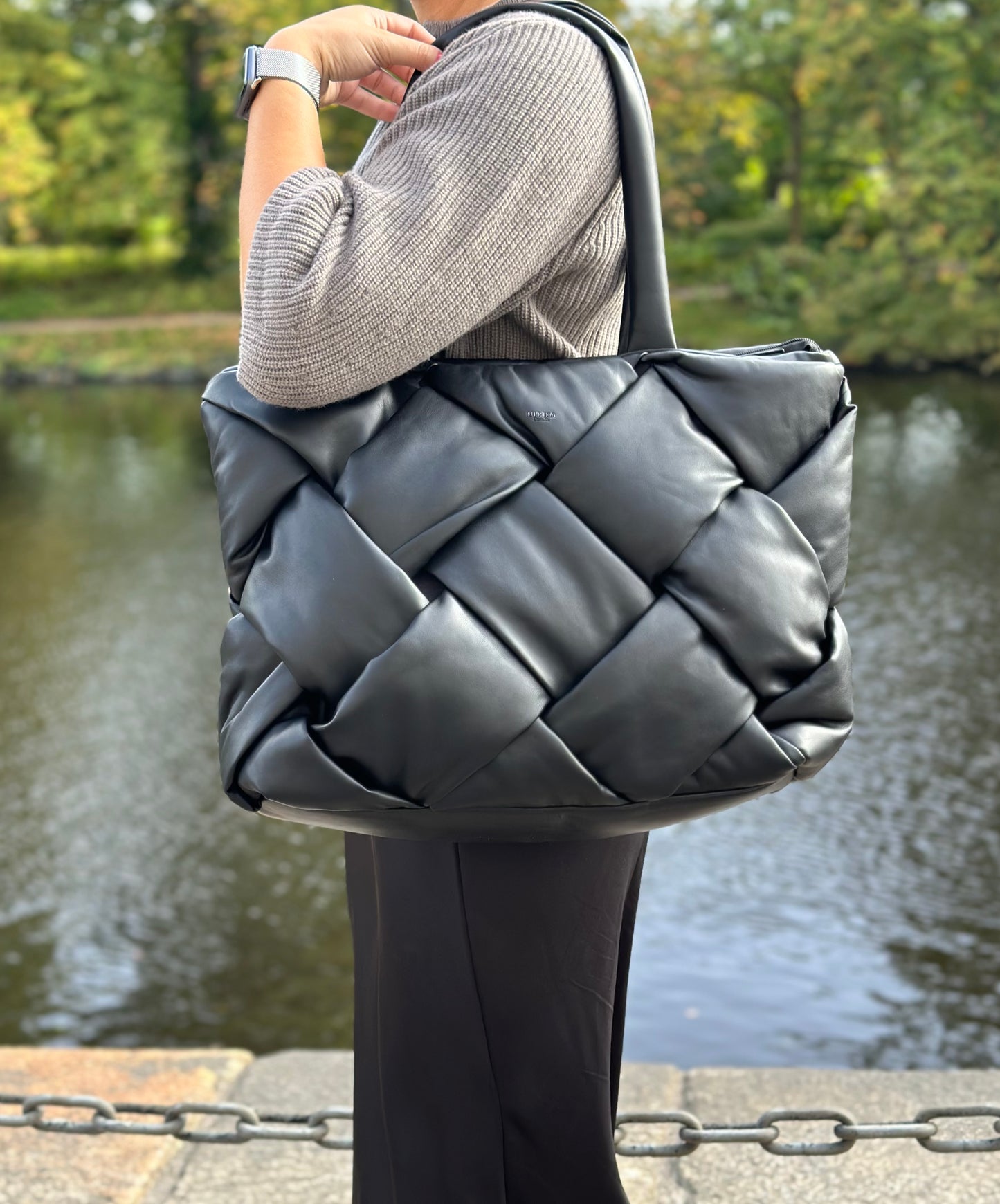 Weekend Bag - Pillow Padded Svart